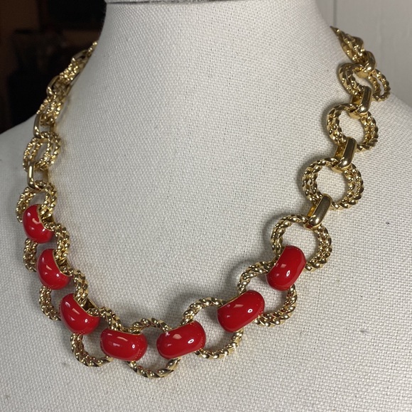 Talbots twisted double circle Goldtone & red accent bead necklace - Picture 2 of 4